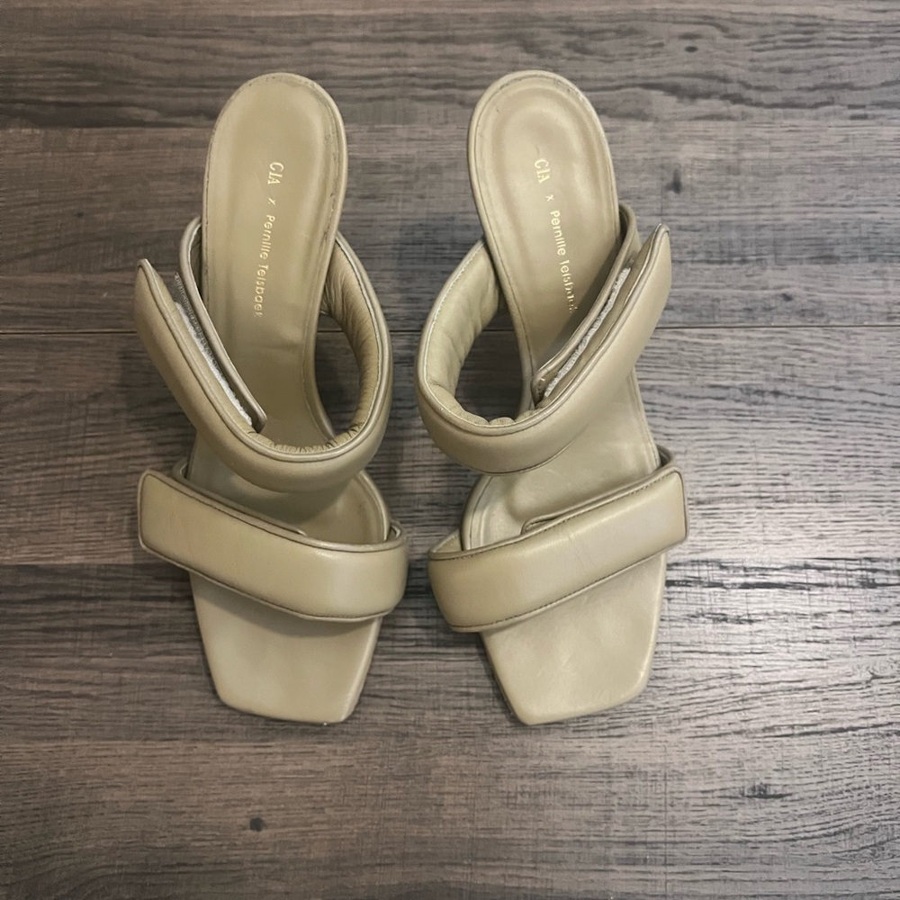 GIA BORGHINI
GIA BORGHINI X Pernille Teisbaek Perni 03 Slip-On Sandals